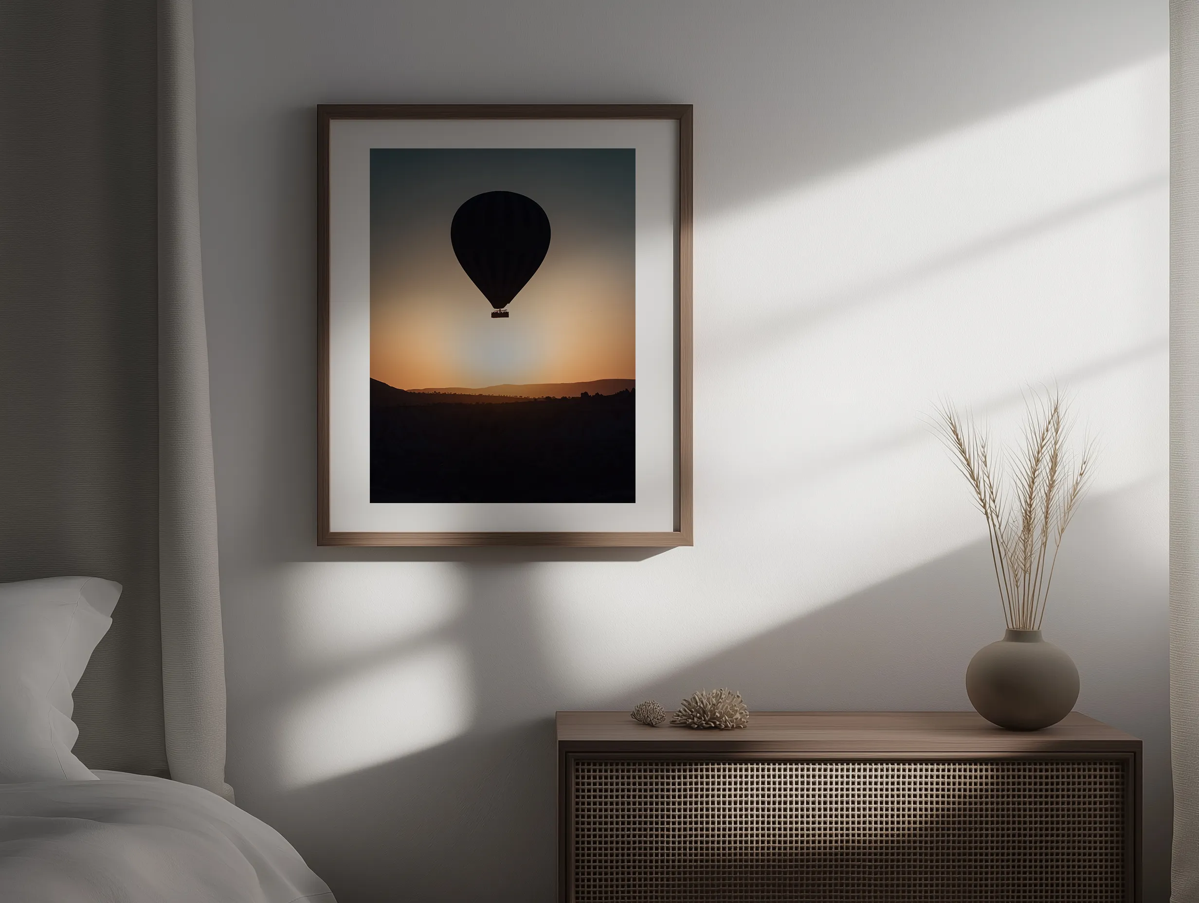 Tableau montgolfière Cappadoce dans une chambre sombre avec jeux d