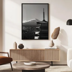 Grand tirage d'art encadré du Mont Fuji en noir et blanc, décoration de salon de style Japandi minimaliste.