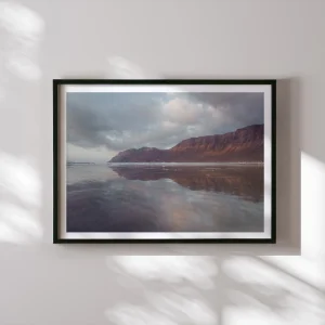tableau de la plage de famara avec rayon de soleil